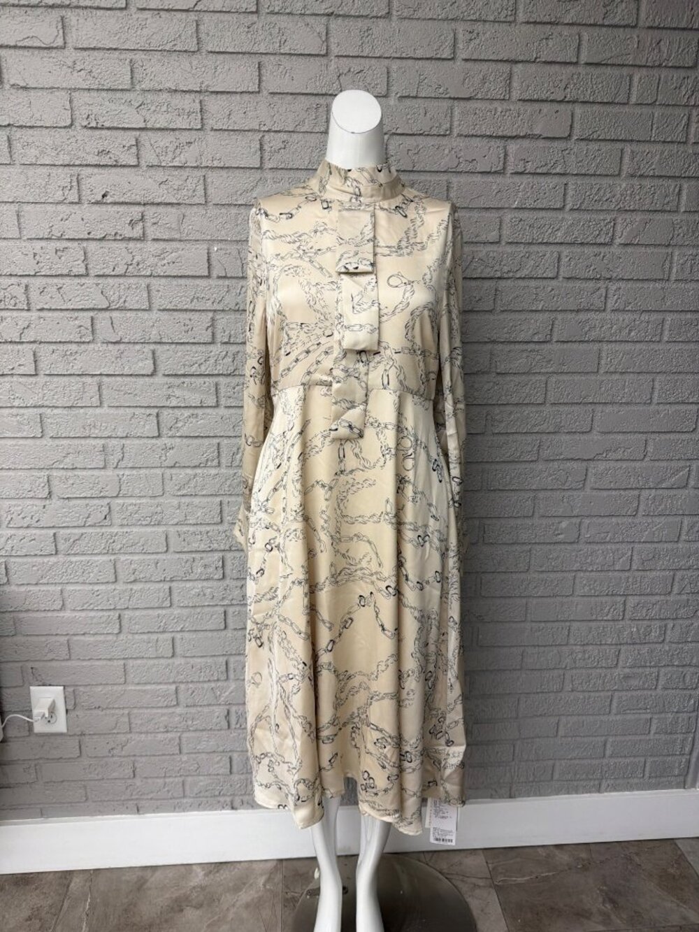Geli Women’s High Neck Long Sleeve Printed Chain Satin Dress Size L